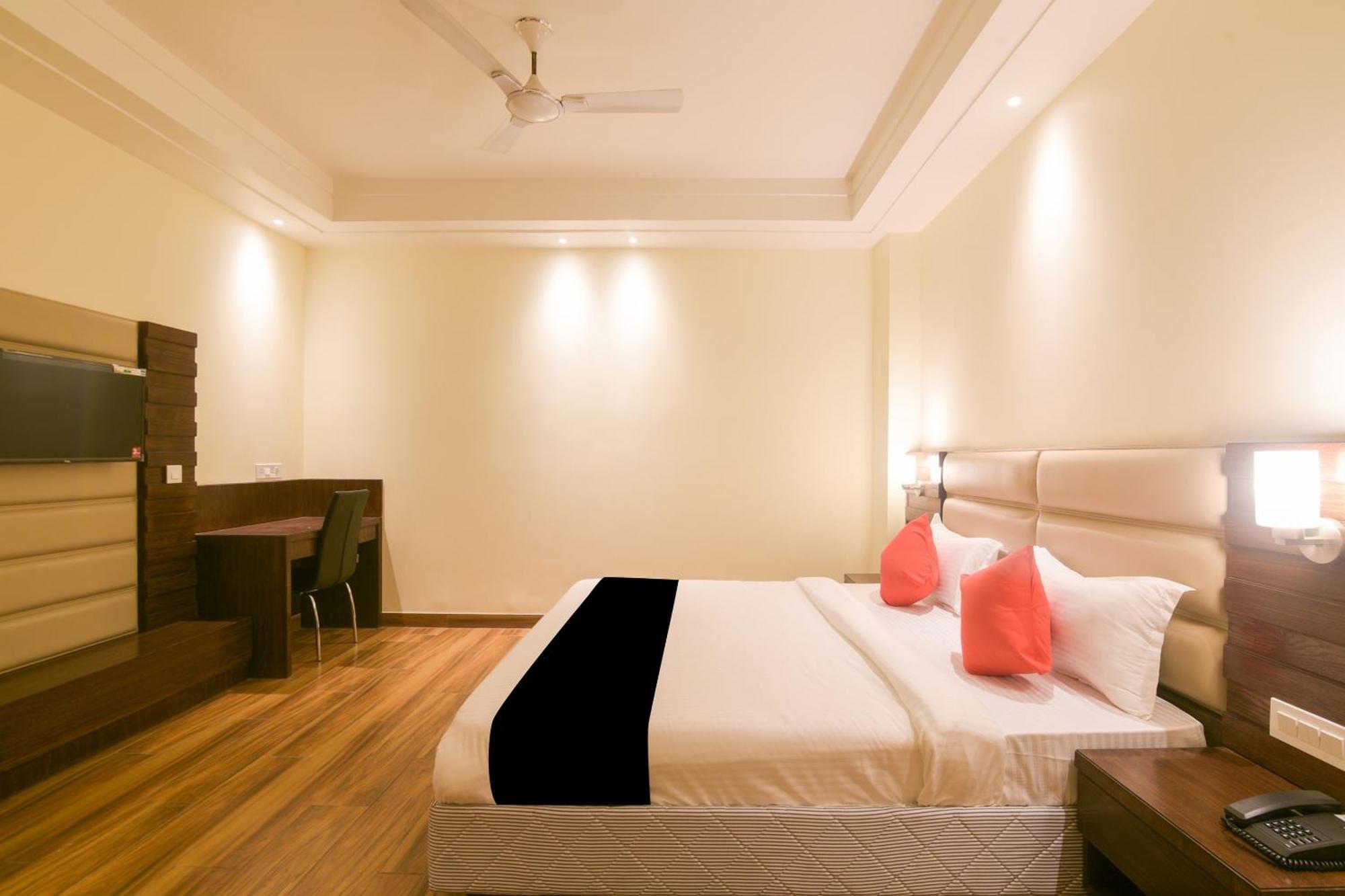 Super Collection O Starlight Hotell Kānpur Eksteriør bilde